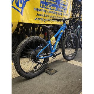Sombrio Cartel SOMBRIO BOBSLED 24" YOUTH HARDTAIL BLUE YELLOW O/S