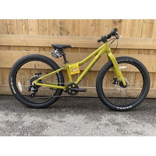 SCOTT ROXTER O/S 24" KIDS BIKE