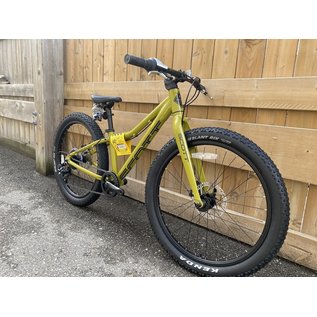 SCOTT ROXTER O/S 24" KIDS BIKE