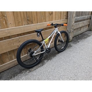 SCOTT ROXTER O/S 24" KIDS BIKE