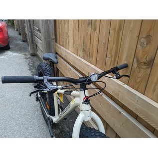 ROCKY MOUNTAIN BLIZZARD A10 27.5"BEIGE/BLACK