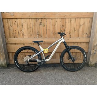 2023 Dartmoor Hornet Pro, 27.5" wheels, glossy Dark Chrome, Large