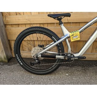 2023 Dartmoor Hornet Pro, 27.5" wheels, glossy Dark Chrome, Large