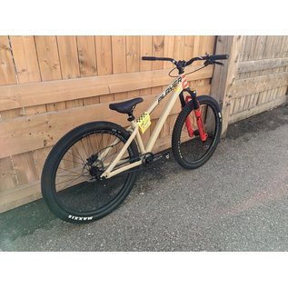 Dartmoor Two6Player Pro Bomber 26" Matt Sand Storm.