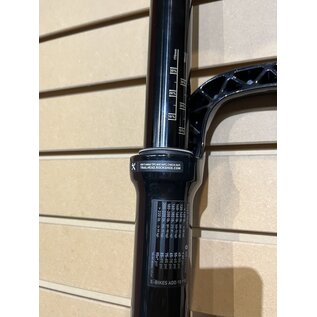 ROCKSHOX LYRIK ULTIMATE RC2 DEBONAIR 2715B T46 DB180 BLK