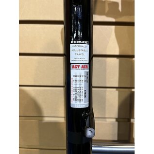 Manitou Circus Expert Suspension Fork - 26", 100 mm, 20 x 110 mm, 41 mm Offset, Gloss Black, Straight Steerer