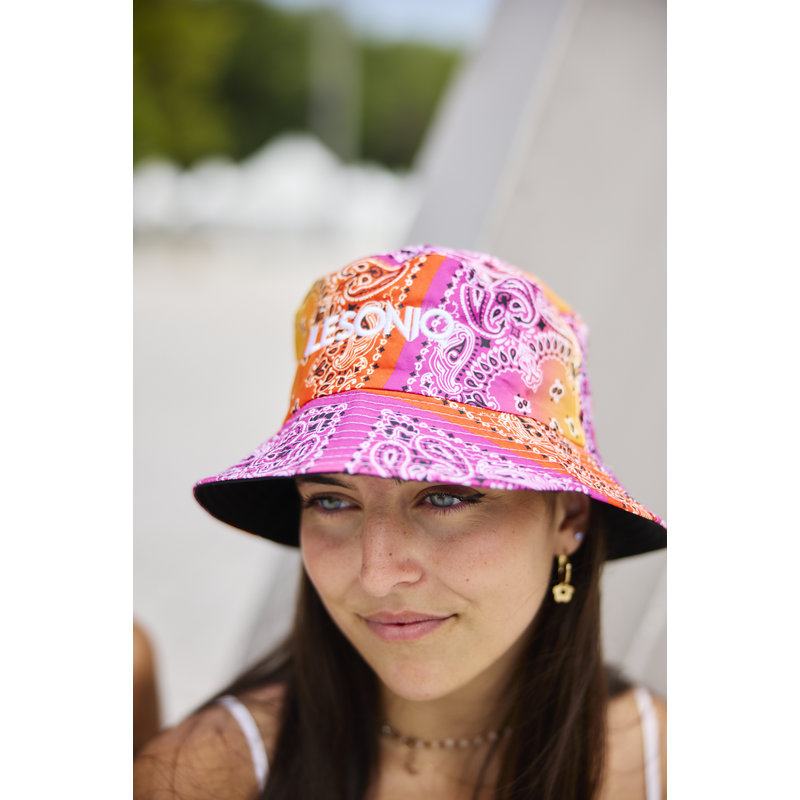 Hip and Bone Chapeau rose/orange style "Bucket" réversible paisley  îLESONIQ 2022