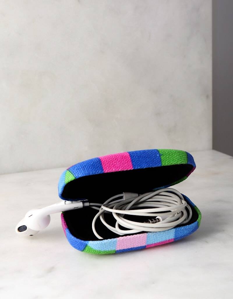 Kikkerland Plaid Travel Case