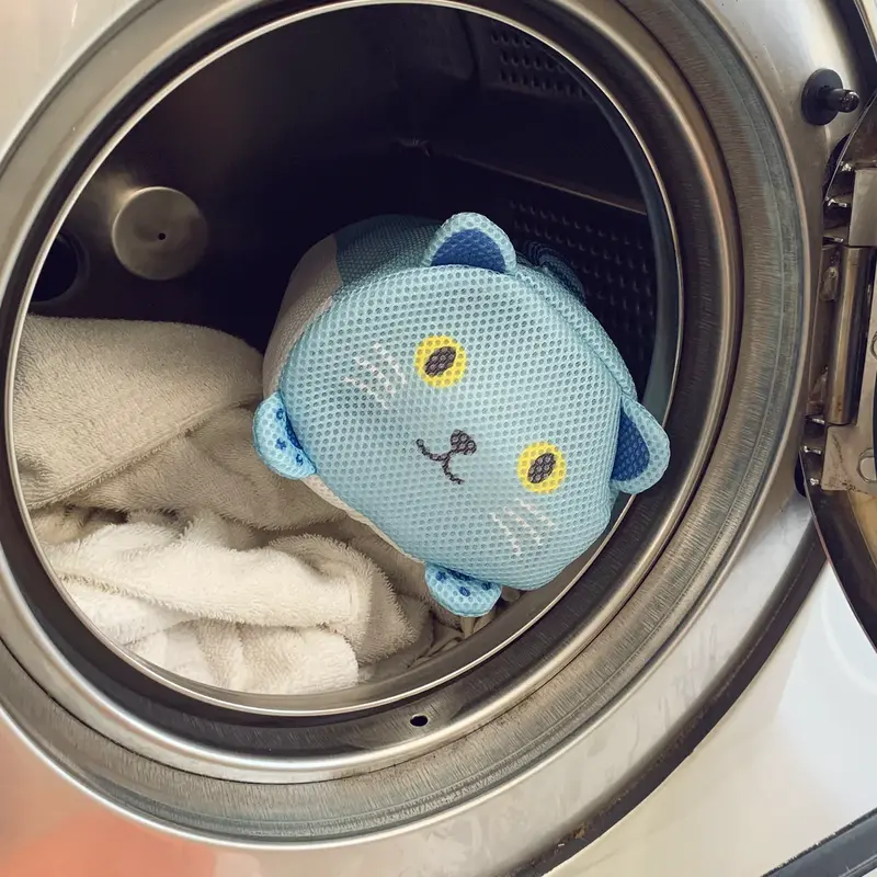 Kikkerland Handy Cat Laundry Bag
