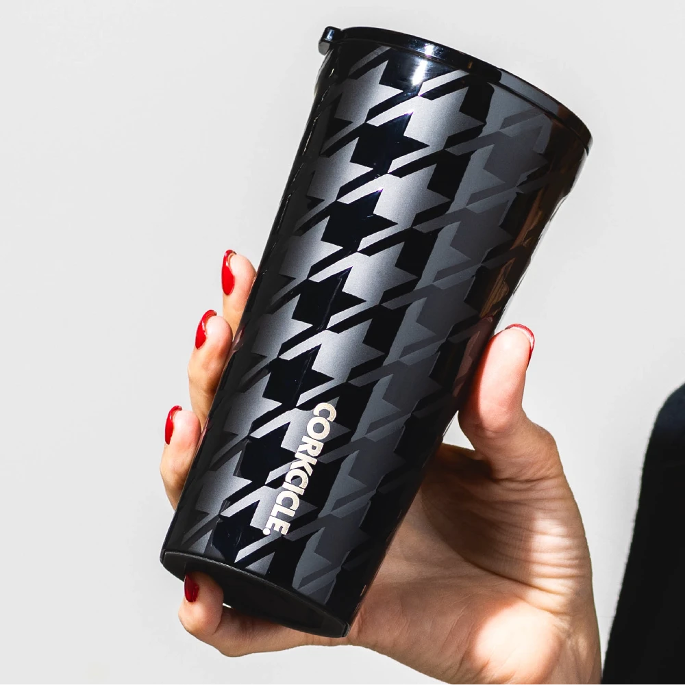 https://cdn.shoplightspeed.com/shops/614914/files/58581345/corkcicle-onyx-houndstooth-tumbler.jpg