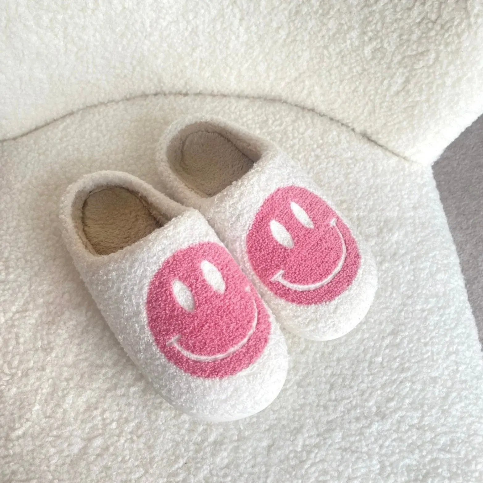 Oceanic Inc Happy Face Slipper Pink
