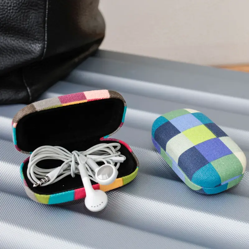 Kikkerland Plaid Travel Case