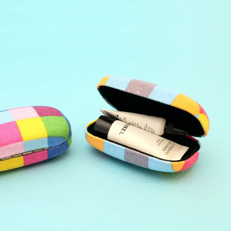 Kikkerland Plaid Travel Case