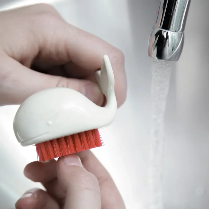 Kikkerland Whale Nail Brush