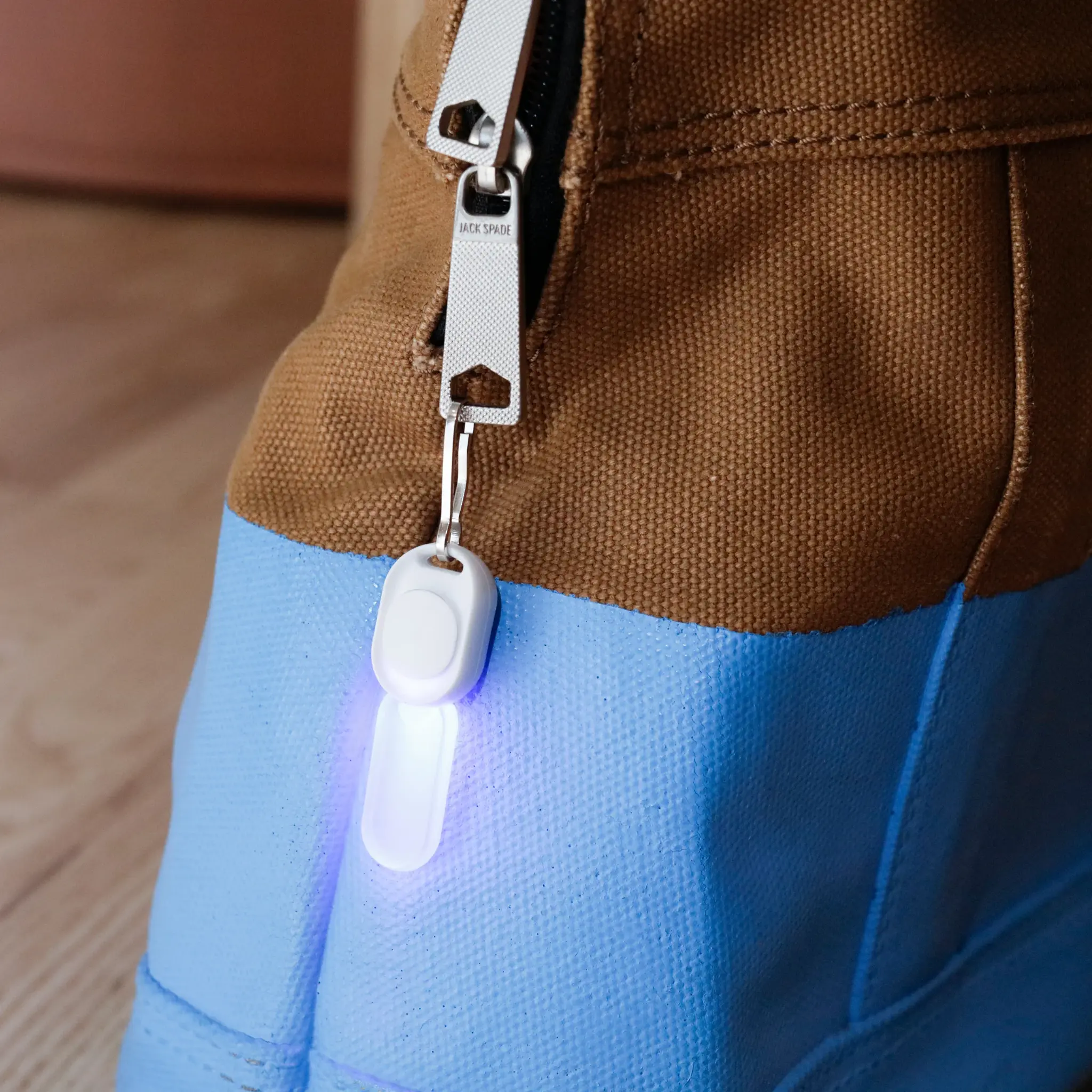 Kikkerland Mini Zipper Light