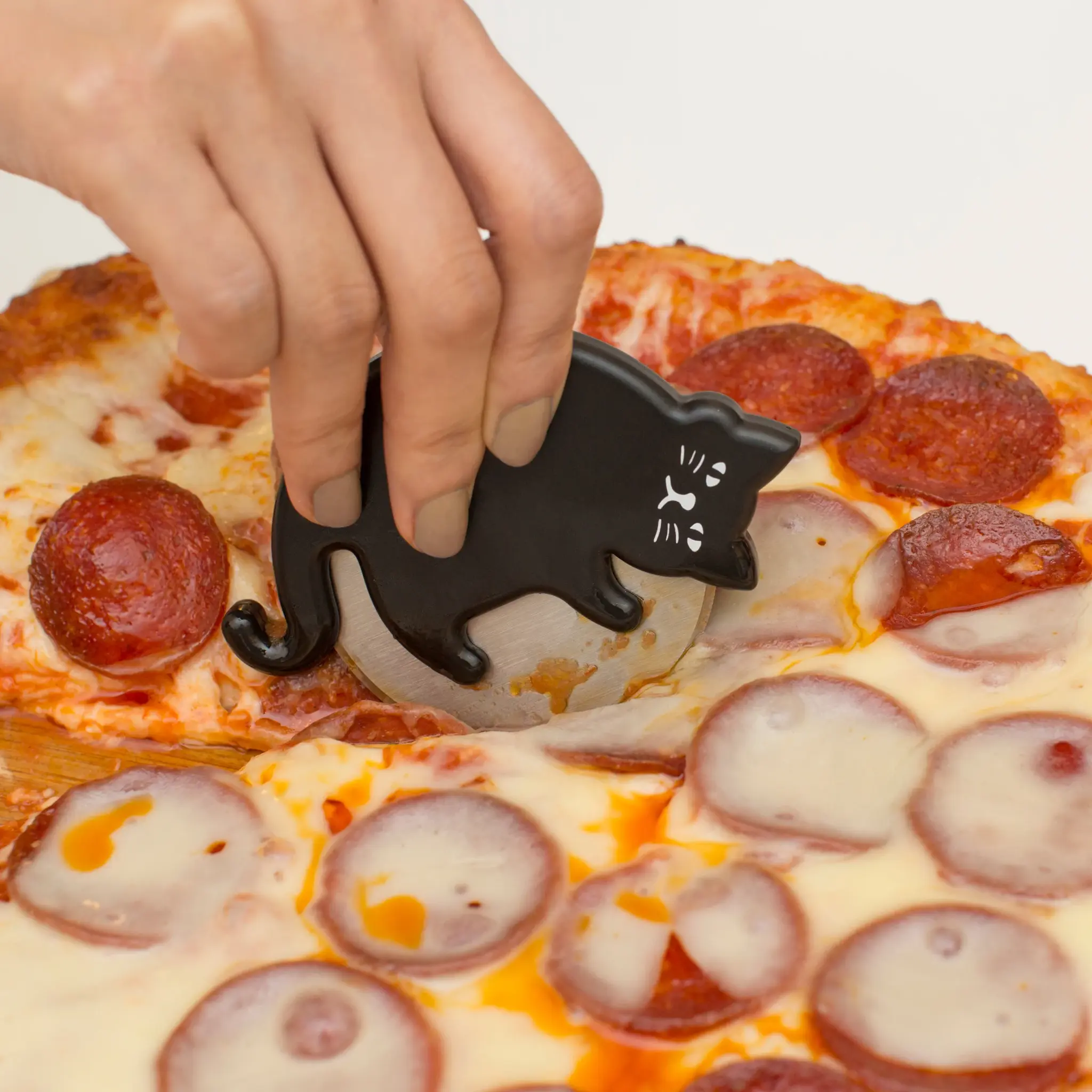 Kikkerland Cat Lover Pizza Cutter