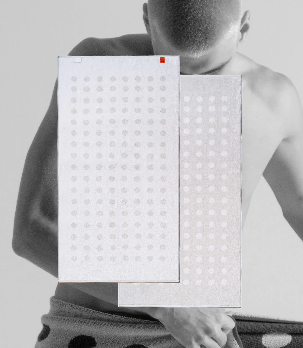 Typical Polka Dot Ceramic + White Bath Stretch Towel