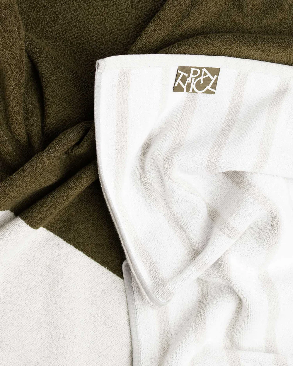 Typical Two-Tone B Side Ceramic + Moss Stretch Bath Towel