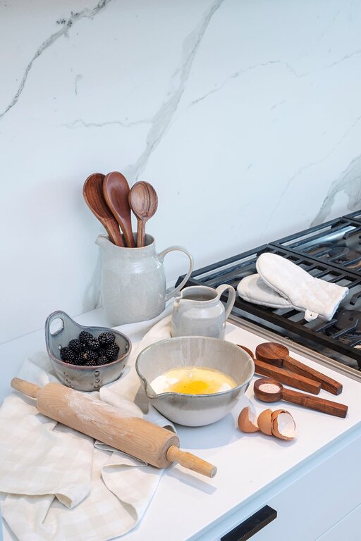 Ceramic mixing bowl