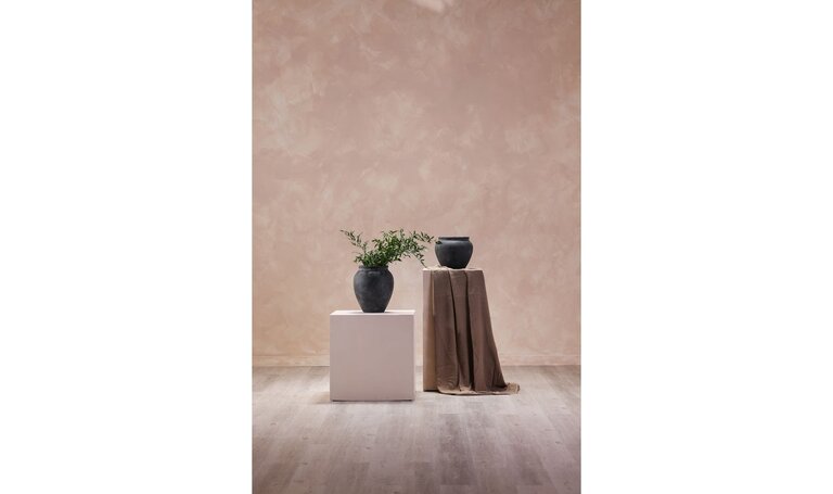 Moe's Home Nisso Black Vase