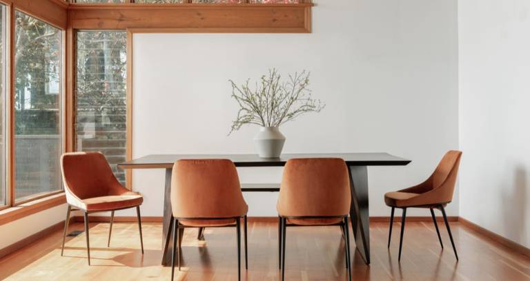 Moe's Home Salona Chair