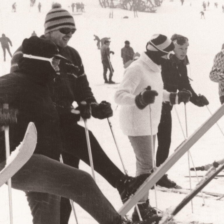 Celadon Art Cadre " Ski Instruction C. 1966 "