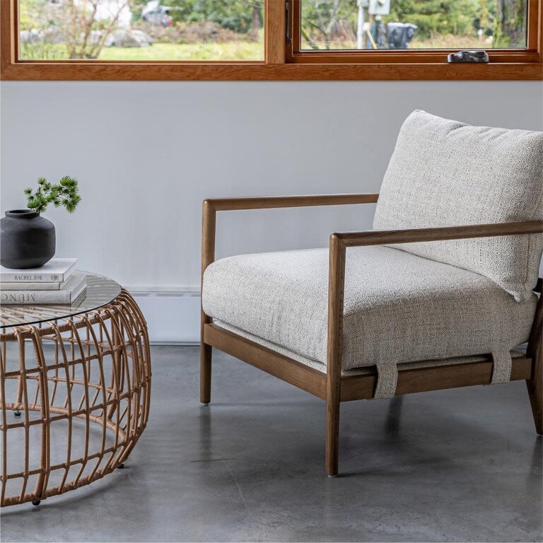 Style in Form Brit armchair