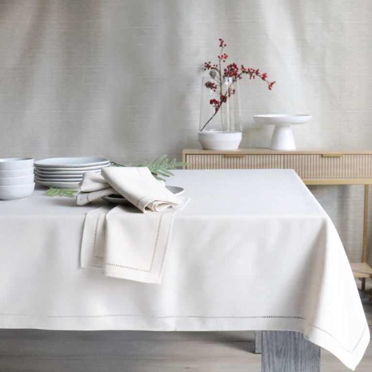 Tablecloth with stitched hem - White