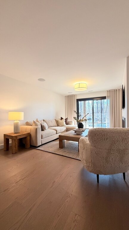 Brentwood Classics Sirius Sectional