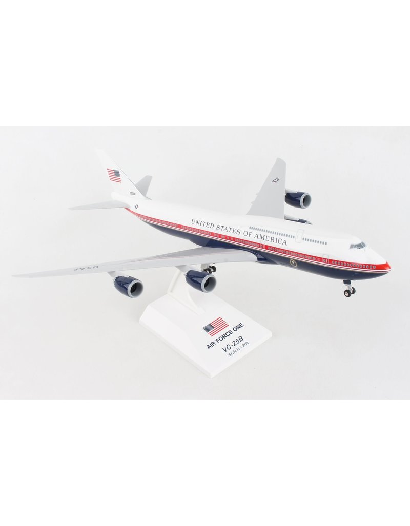 Skymarks Air Force One 747-8I 1/200 W/Gear