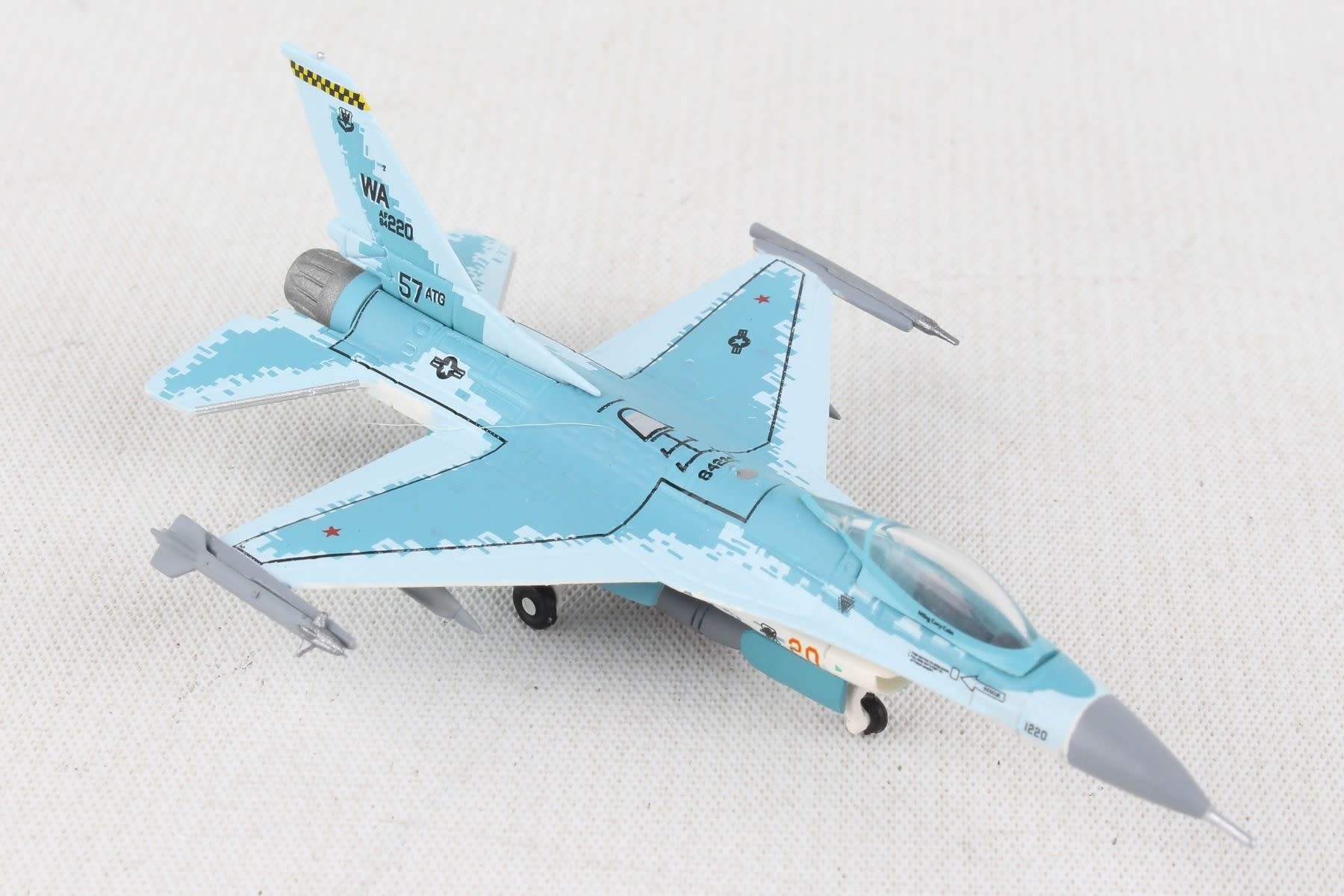 Herpa USAF F-16C 1/200 64Th Aggressor Sqn - Who's Who in the Zoo