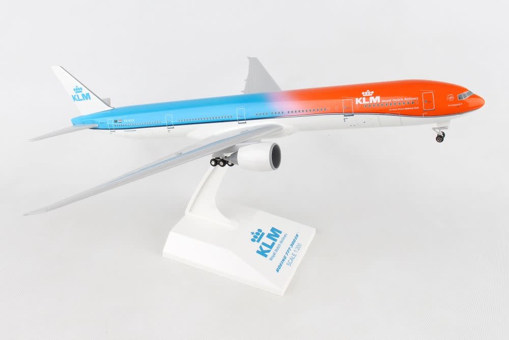 SKYMARKS KLM 777-300ER 1/200 ORANGE PRIDE W/GEAR - Who's Who in