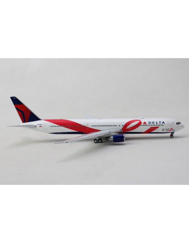 Gemini Jets 1/400 GEMINI DELTA 767-400ER 1/400 REG#M845MH BREAST CANCER RES