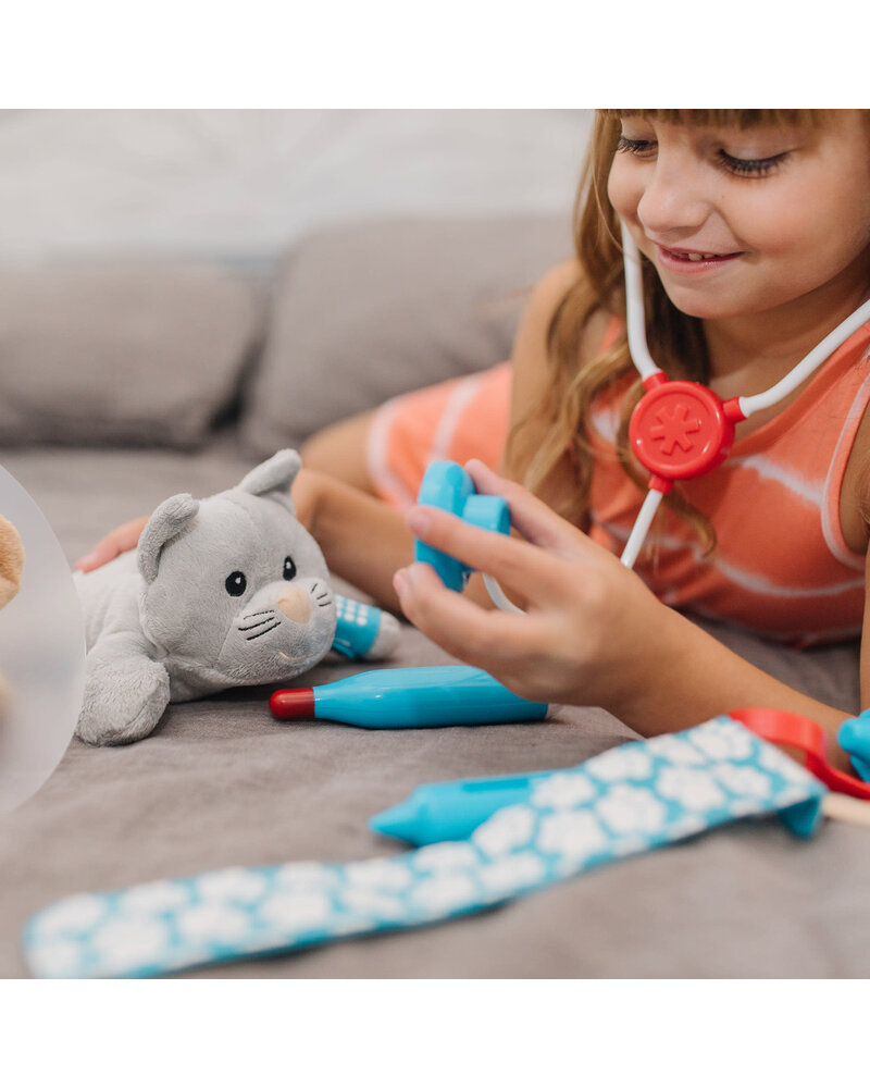 Melissa & Doug Examine & Treat Pet Vet Play Set