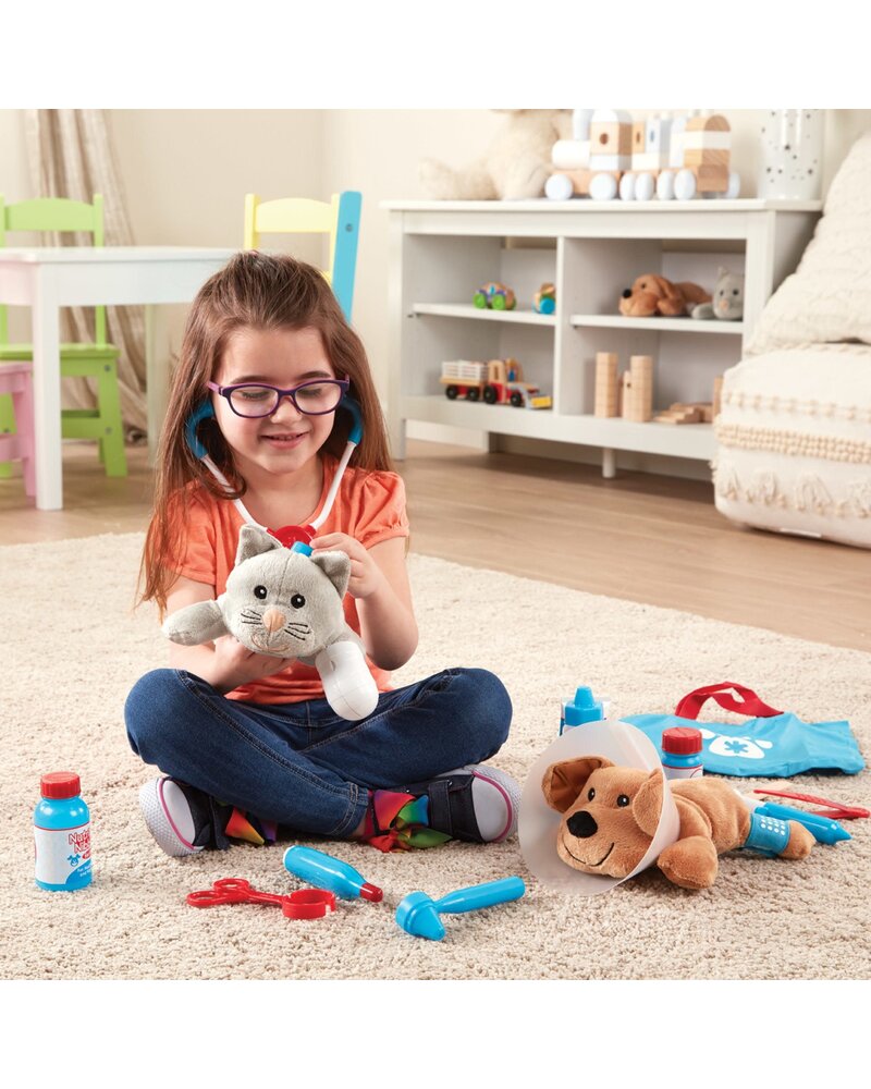 Melissa & Doug Examine & Treat Pet Vet Play Set