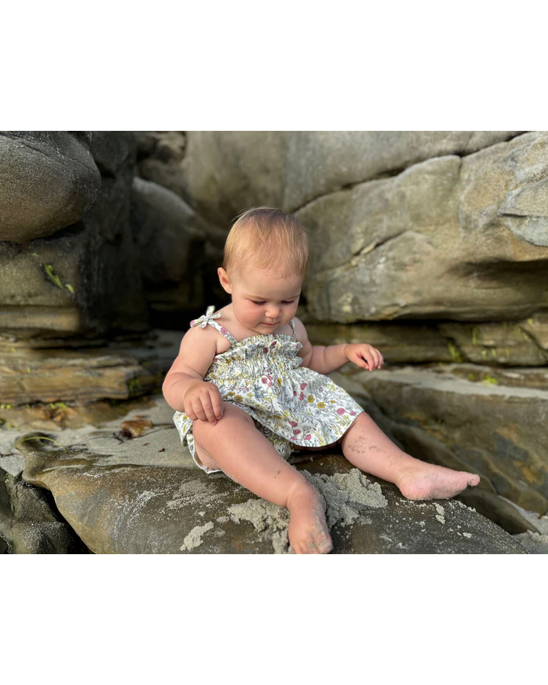 Vignette V1604B Cassidy Set {Yellow Meadow Floral}
