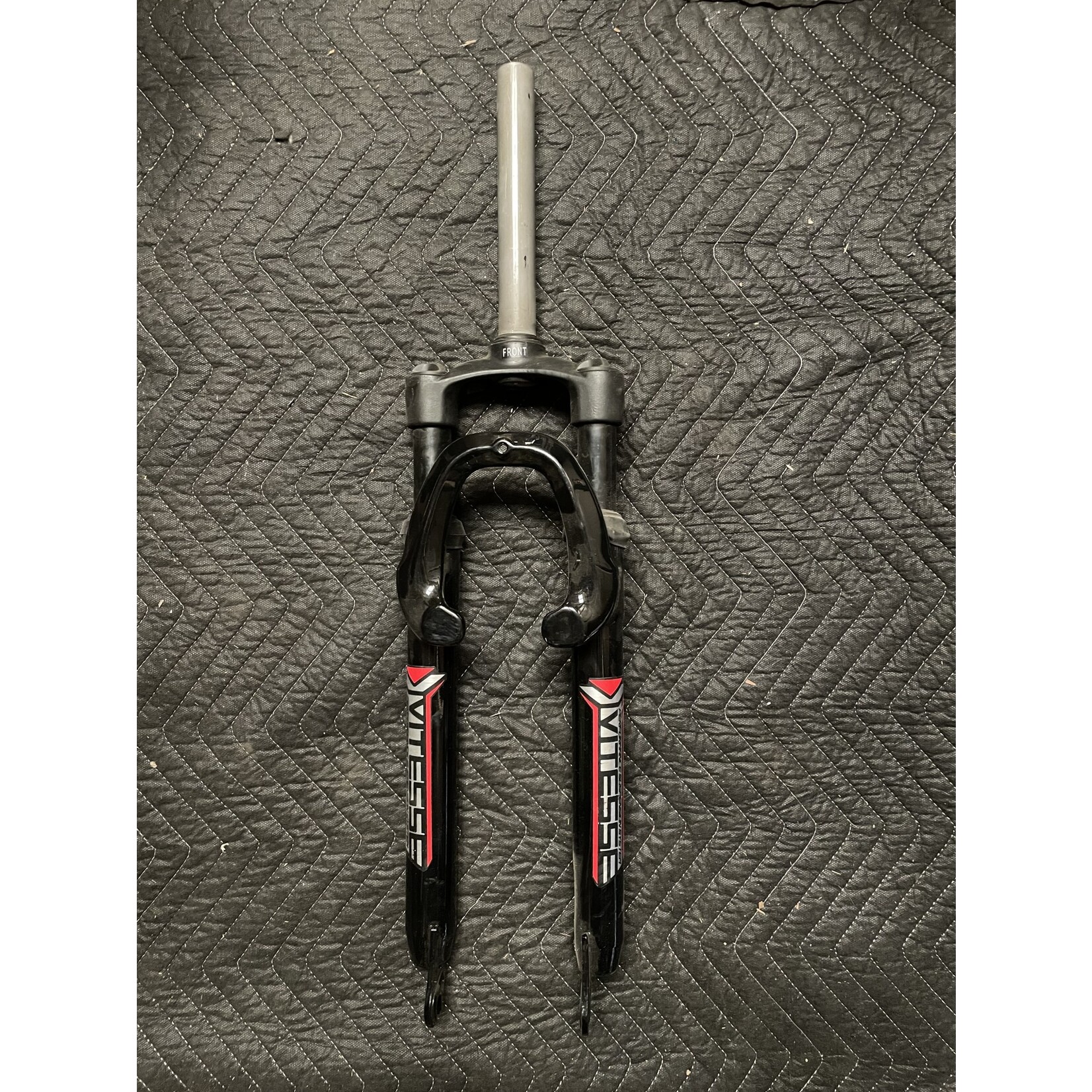 Vitesse 29” 1" Threadless Suspension Bicycle Fork 7 3/4” Steer Tube (Black & Red)