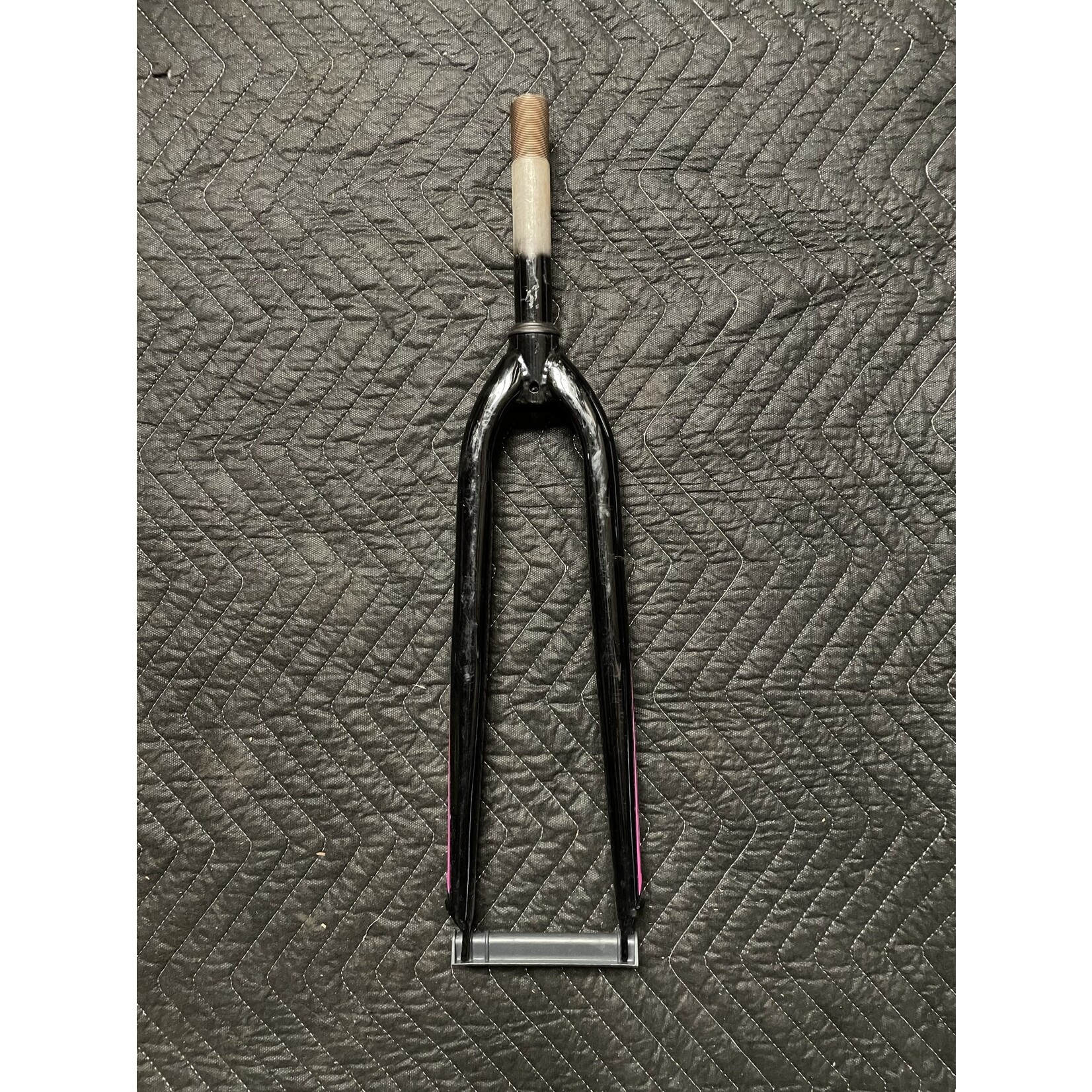 GMC 700C Threaded Bicycle Fork 5 5/8” Steer Tube (Black & Pink)