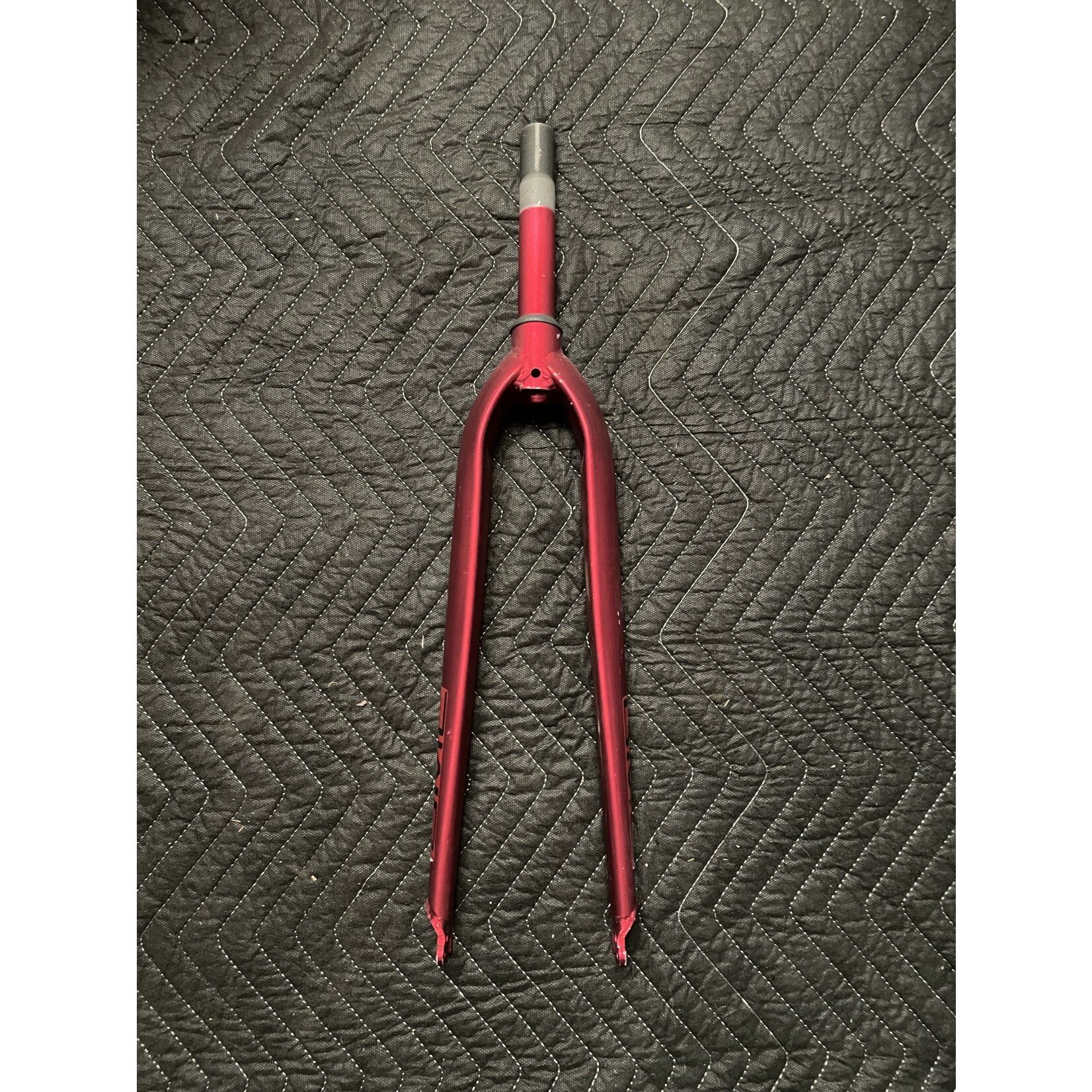 GMC 700C  Threaded Hybrid Fork 1” x 5 3/4” Steer Tube (Red)