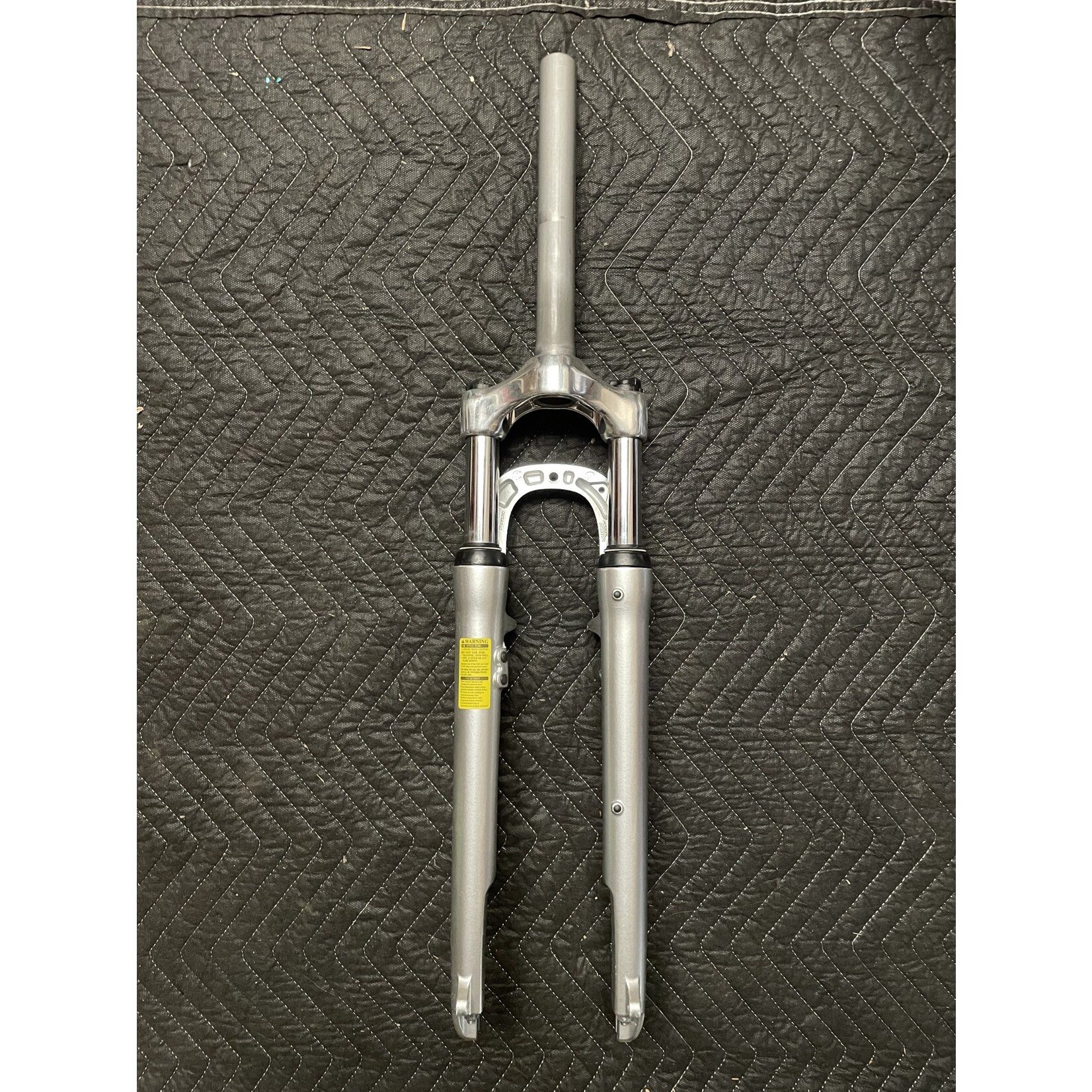 Vitesse 700C Threadless Suspension Fork 9” x 1 1/8"Steer Tube (Silver and Teal)