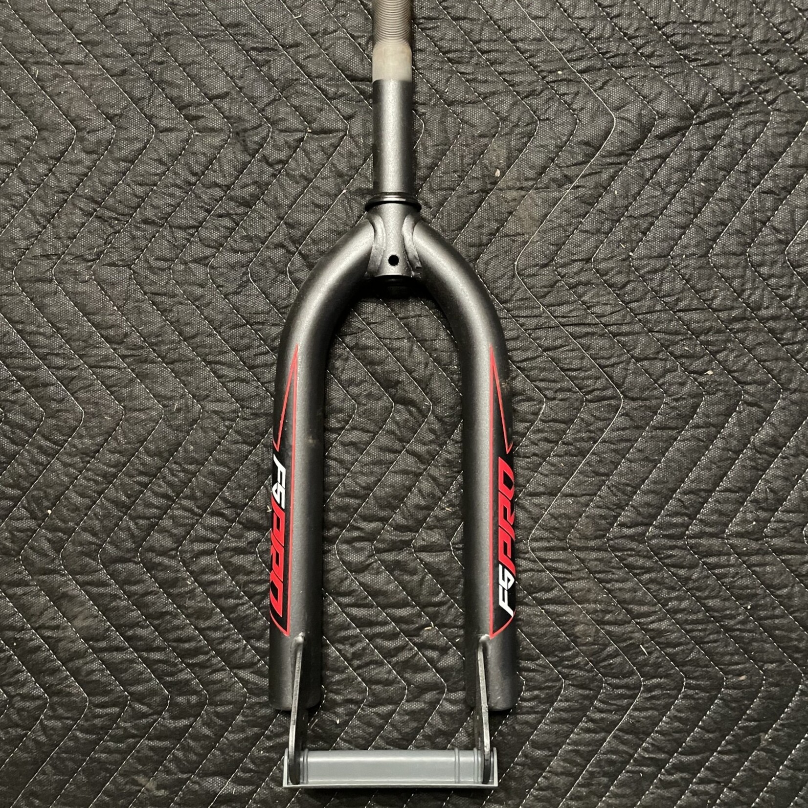 20" Threaded FsPro Bicycle Fork 5 1/2” Steer Tube (Gray & Red)