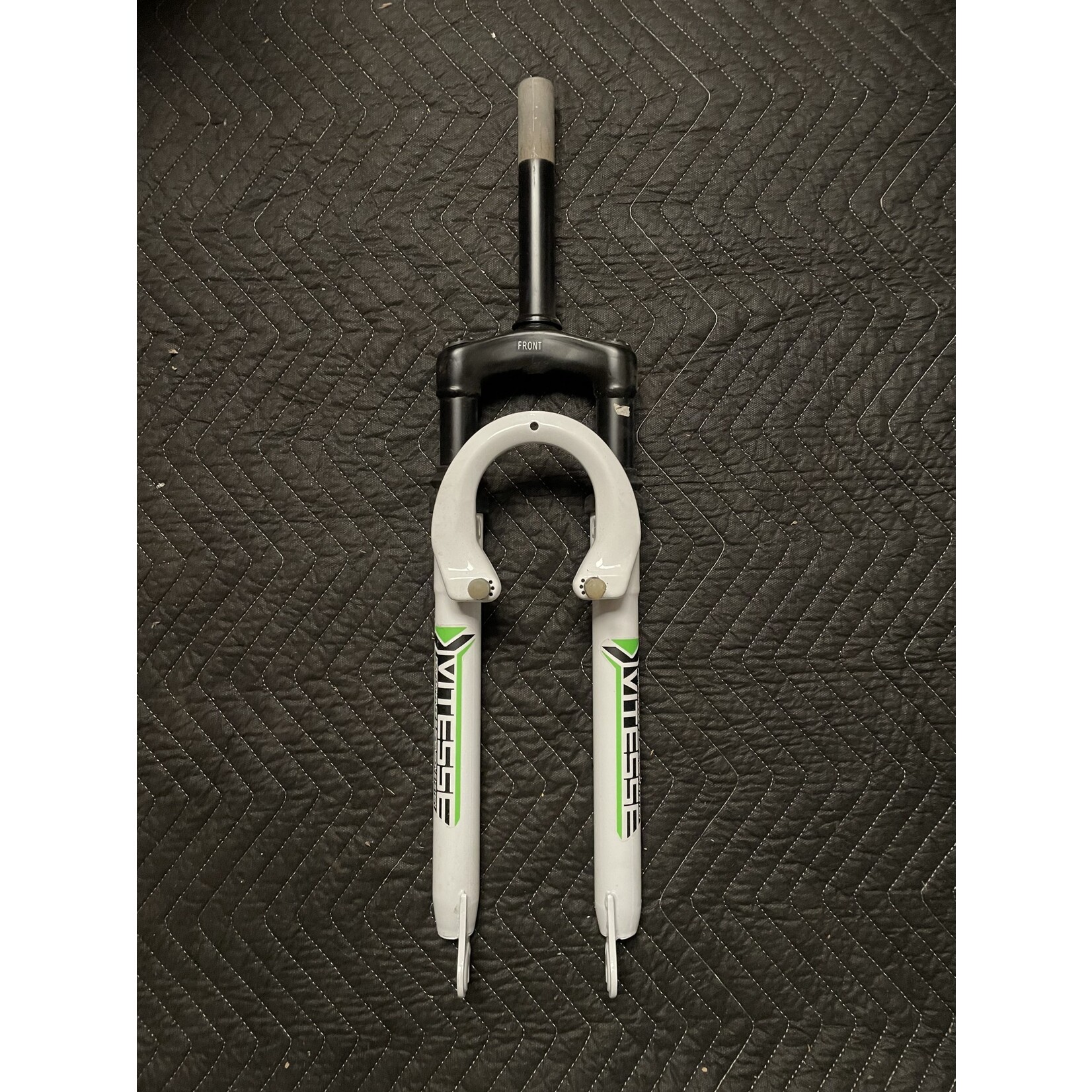 Vitesse 24” Threadless Suspension Fork 7 3/8” Steer Tube (White & Green)