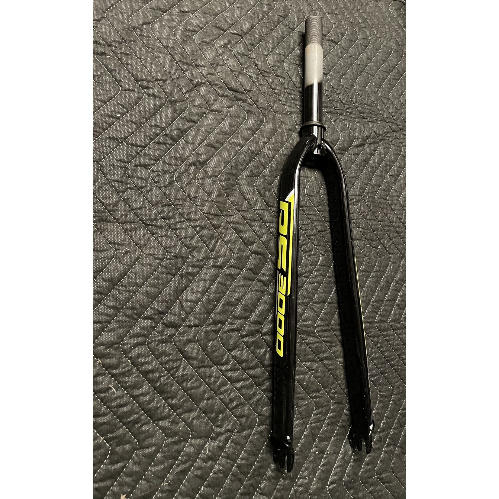 RS 3000 Threaded 700C Rear Bicycle Fork 6” Steer Tube (Black & Yellow Neon)