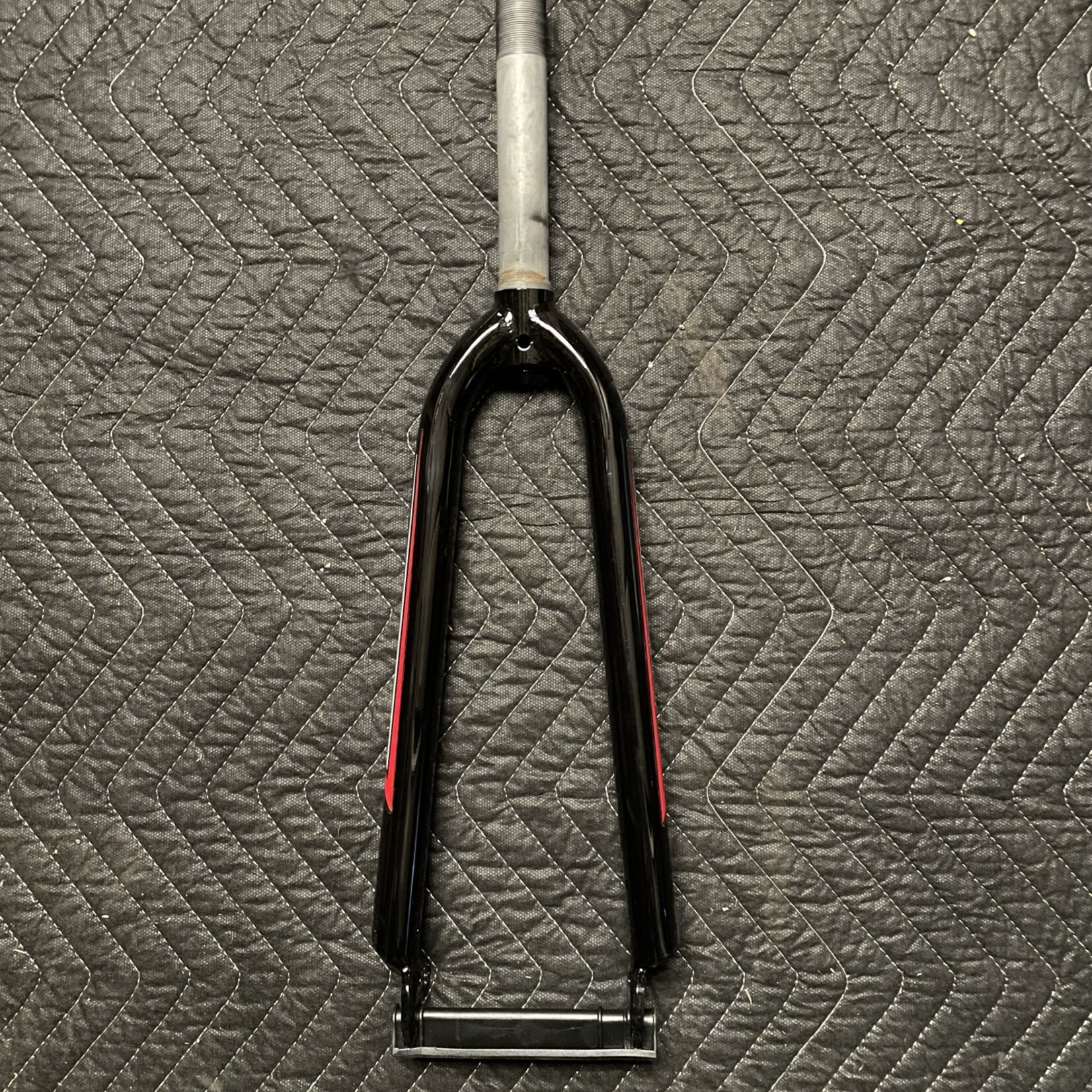 GMC 1"x 6" Threaded 24" Rigid Bicycle Fork (Black/Red)