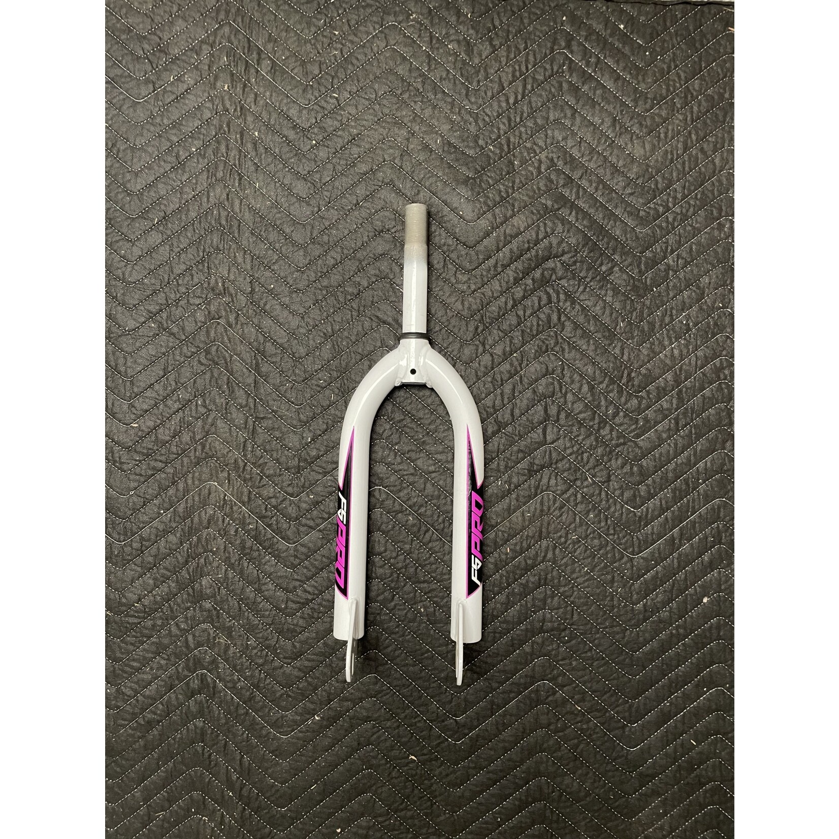 FSPro 1” x 5 1/2” Threaded 20" Bicycle Fork (White & Pinkish Purple)