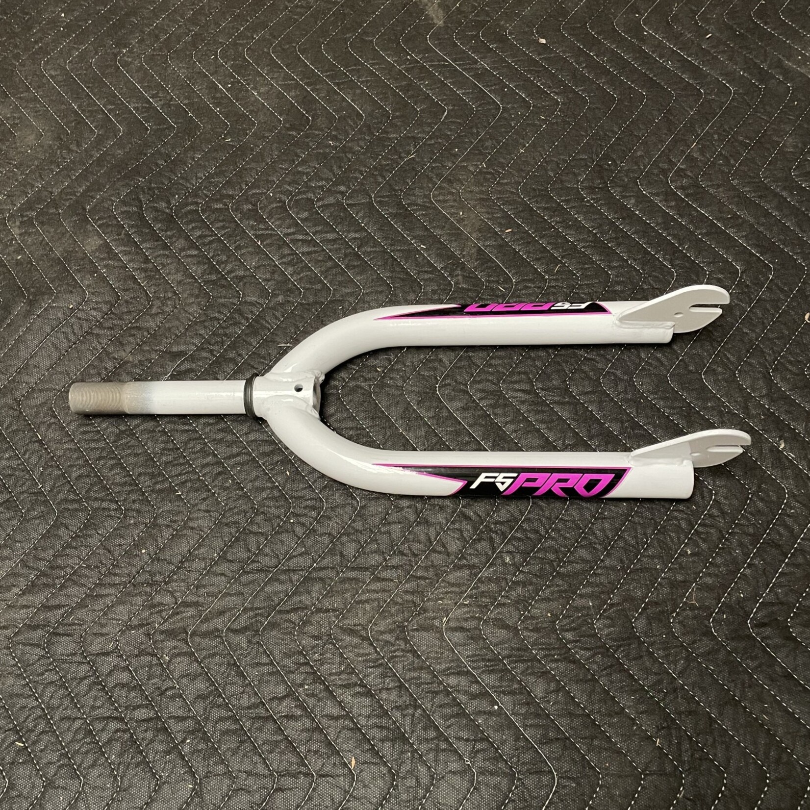 FSPro 1” x 5 1/2” Threaded 20" Bicycle Fork (White & Pinkish Purple)