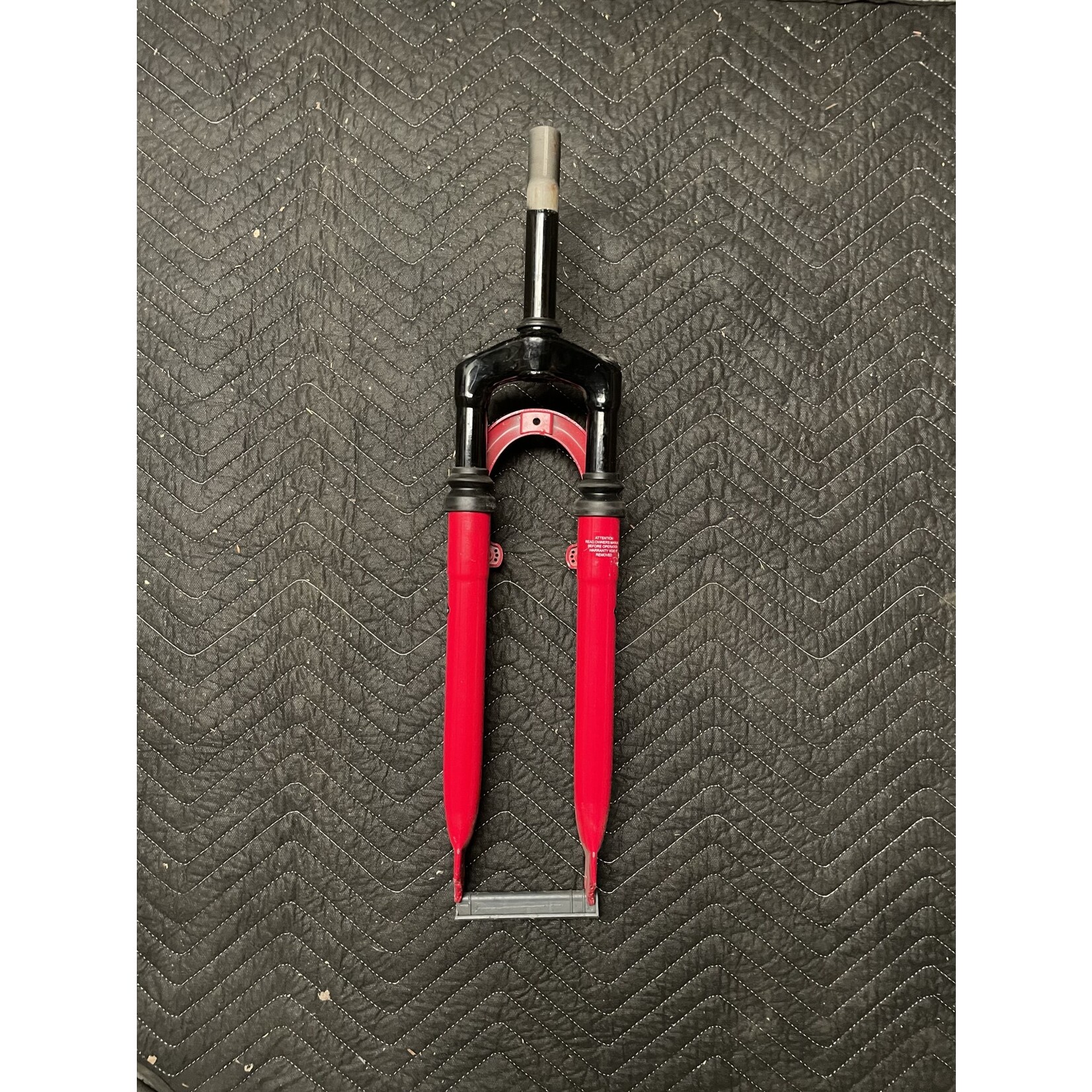 Vitesse 1” x 6” Threaded 27.5” Suspension Fork (Red & Black)