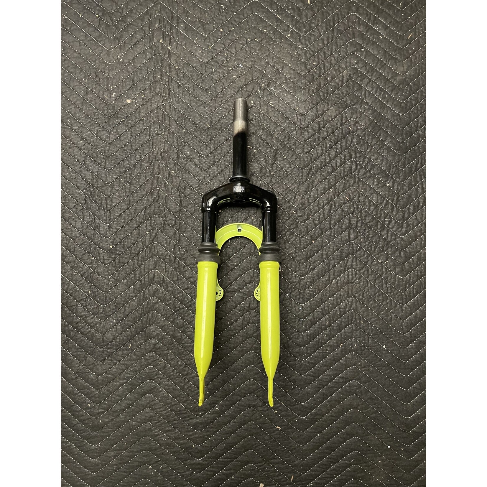 Vitesse 1” x 6” Threaded 20" Suspension Fork (Yellow & Blue)