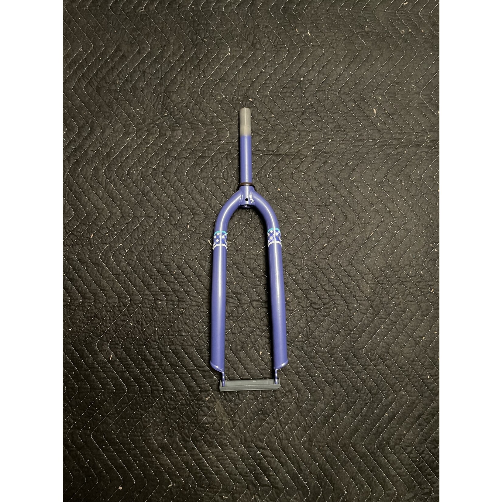 1” x 6 3/4” Threadless 26” Bicycle Fork (Periwinkle & Plaid)