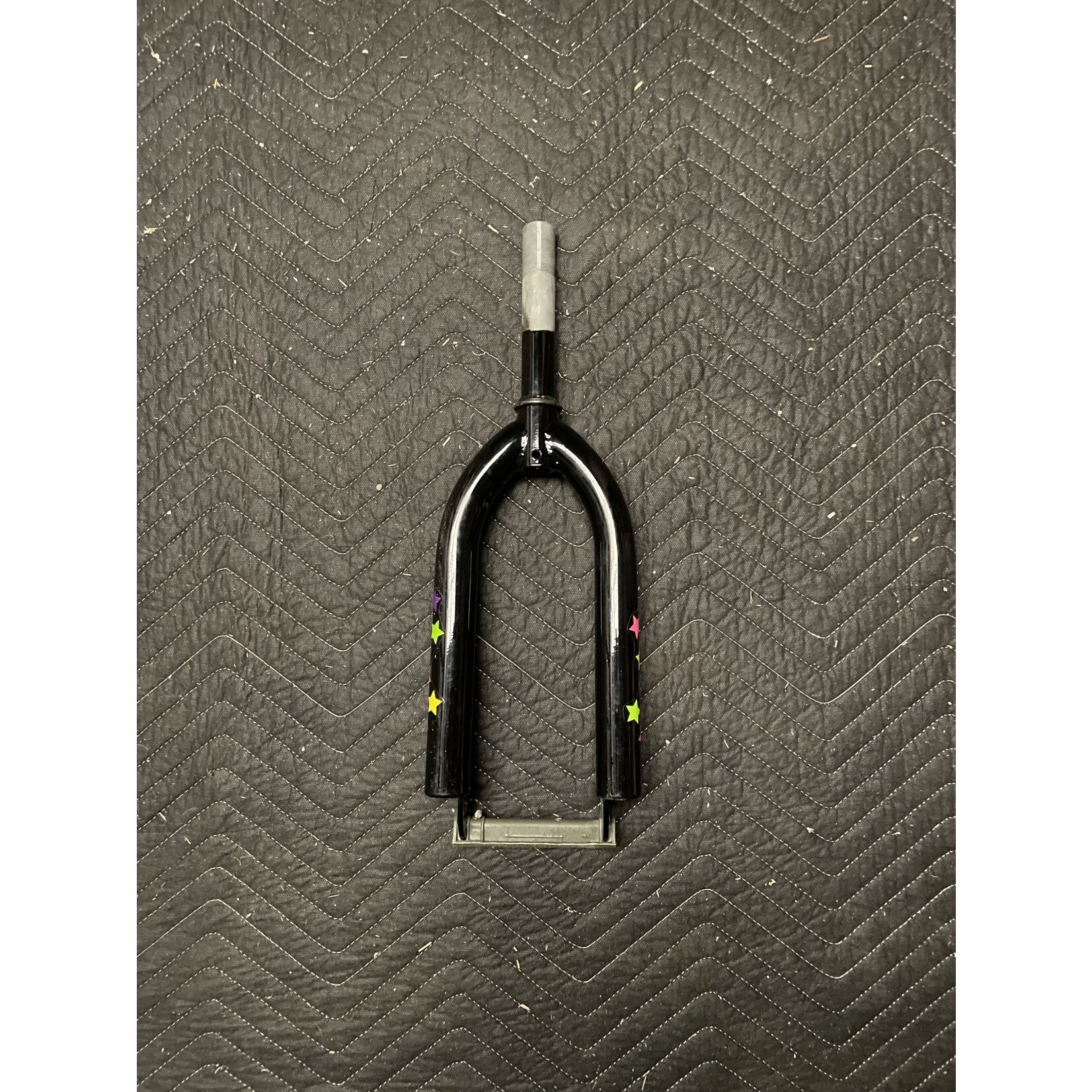 1” x 5 1/2” Threaded 18” Bicycle Fork (Black w/ Multi-Color Stars)
